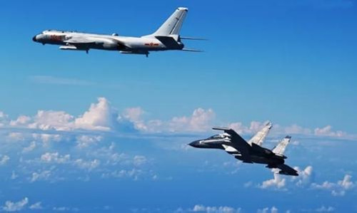 日政府首次披露美戰(zhàn)略轟炸機(jī)與日戰(zhàn)機(jī)合訓(xùn)