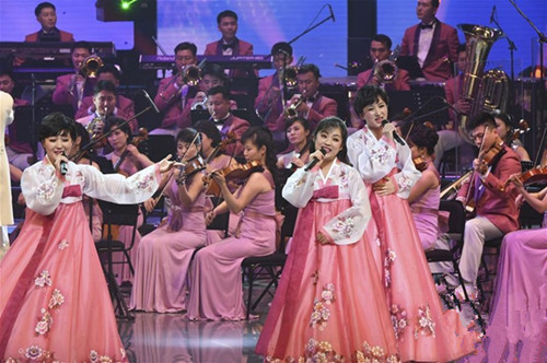 朝鮮藝術(shù)團在韓國江陵舉行首場藝術(shù)演出
