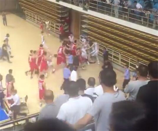 NBL季后賽爆發(fā)惡劣群毆 多人血流不止傷勢嚴(yán)重