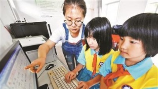 山西山區(qū)內(nèi)一小學僅兩個學生 90后女教師堅守講臺